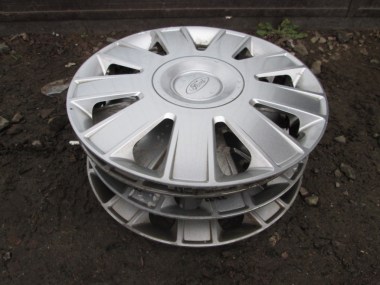 kolpaki-na-diski-r15-ford-connect-2008
